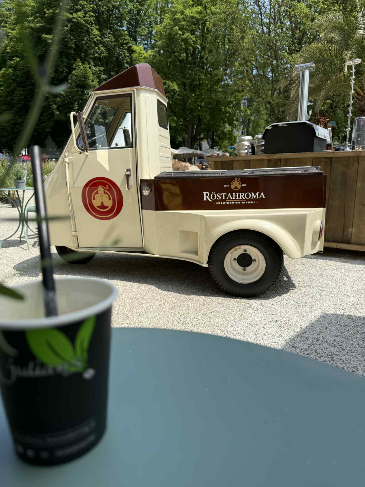 Röstahroma Kaffee-Mobil – Piaggio Ape Seitenansicht